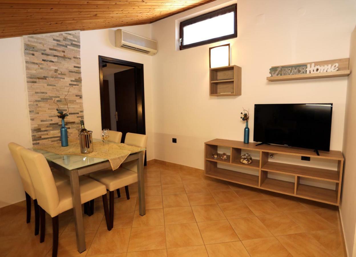 Apartment Leona Πούλα Εξωτερικό φωτογραφία